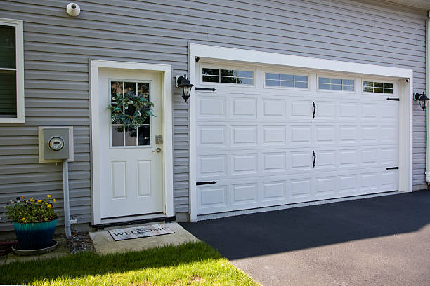 24/7 Emergency Garage Door Panel Replacement experts in Middlefield, OH